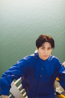 「井澤勇貴 ファースト写真集（仮）」より。（撮影：前康輔）(c)KADOKAWA