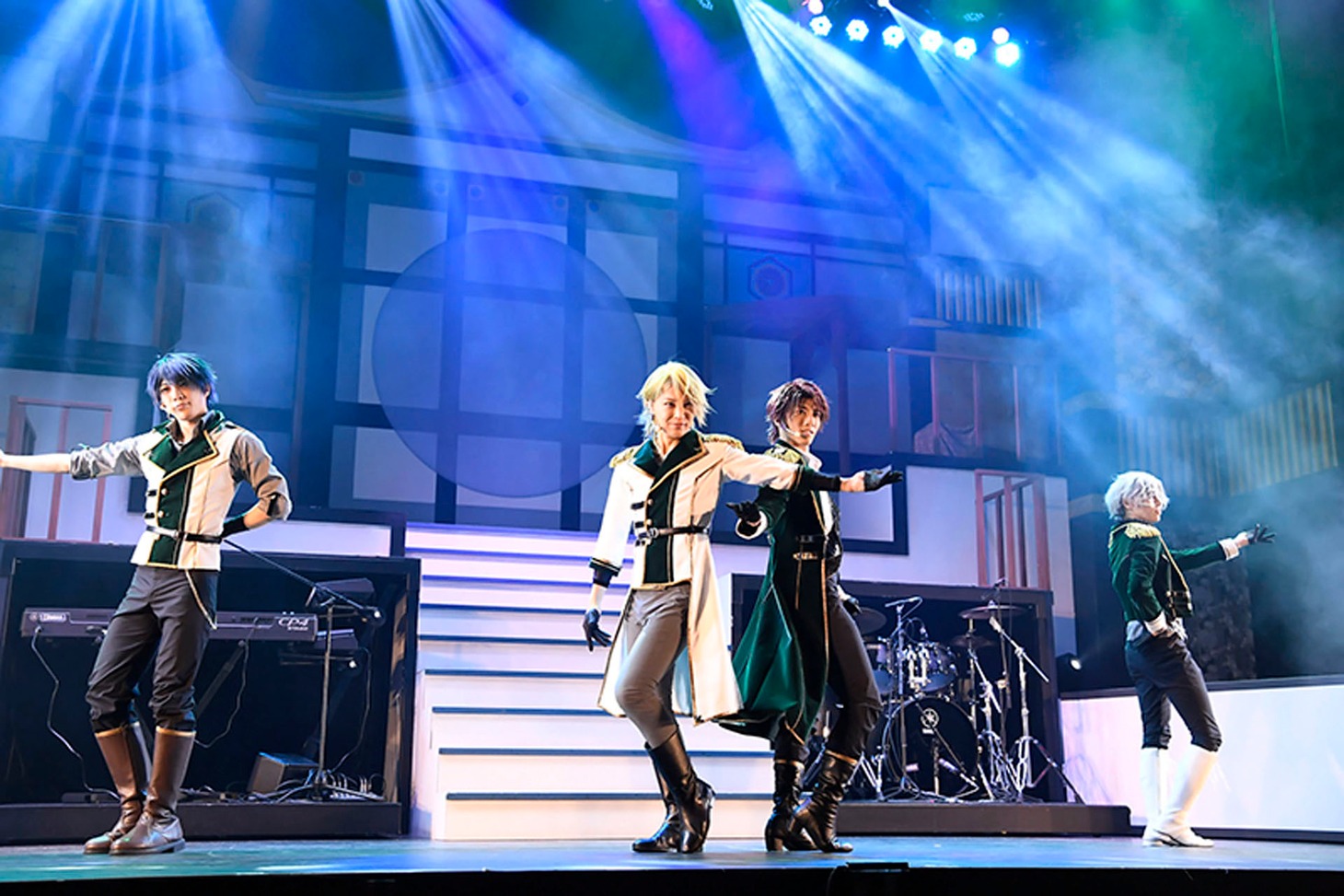 「2.5次元ダンスライブ『ALIVESTAGE』 Episode2『月花神楽～青と緑の物語～』」より。