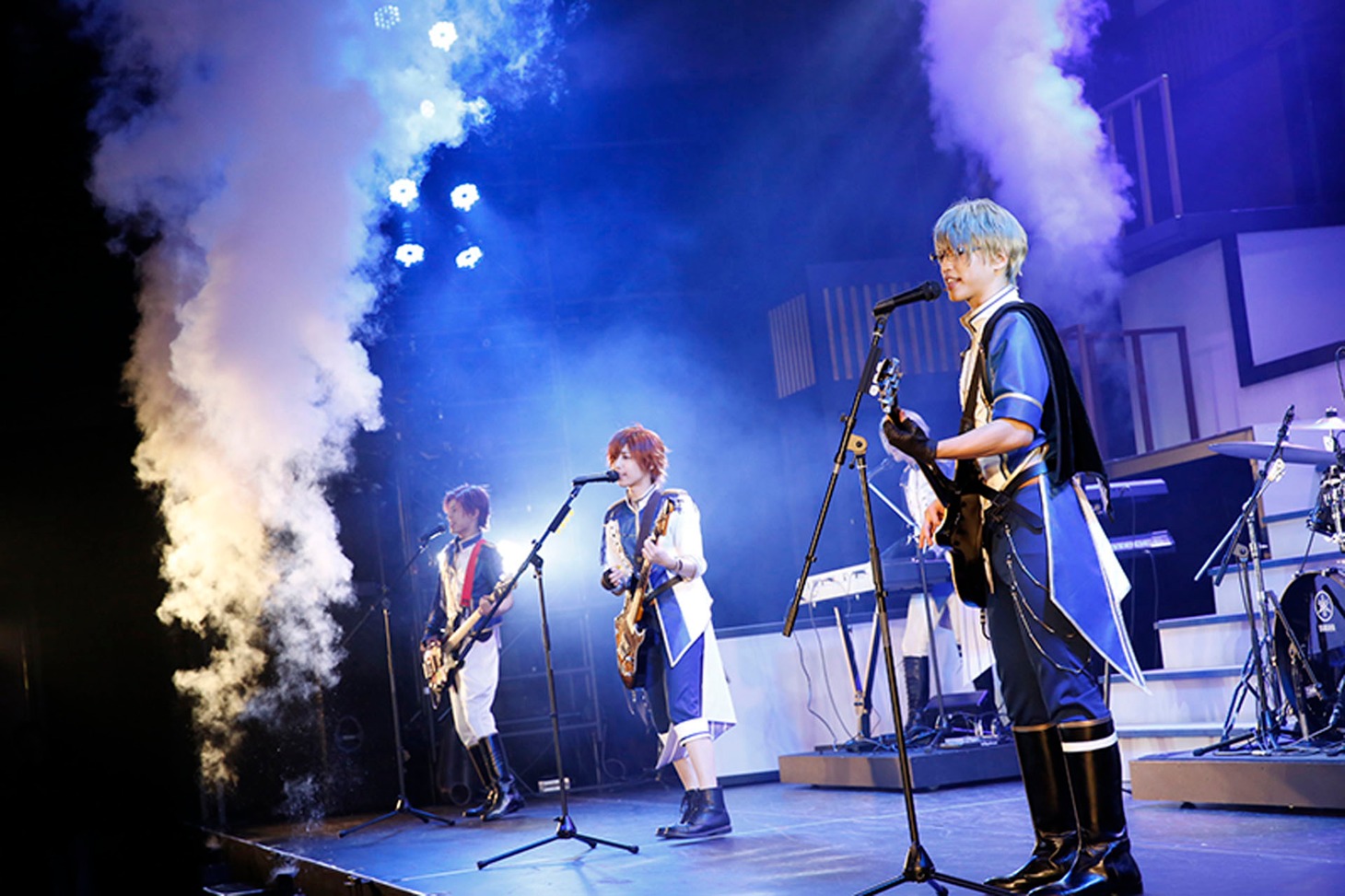 「2.5次元ダンスライブ『ALIVESTAGE』 Episode2『月花神楽～青と緑の物語～』」より。