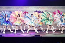 「博多座開場20周年記念 AKB48グループ特別公演」第2部「あんみつ姫プロデュース レヴュー48」より。