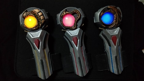 本作のために作られた変身アイテム・ナイトチェンジャー。