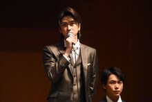 相葉裕樹（中央）