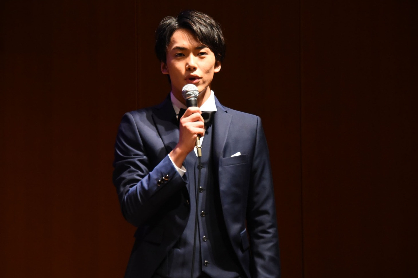 内海啓貴（中央）