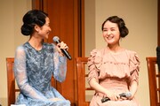 左から木下晴香、葵わかな。