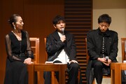左から麻実れい、堂珍嘉邦（CHEMISTRY）、山本耕史。