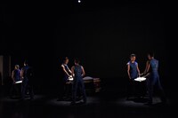 「鼓童×ロベール・ルパージュ〈NOVA〉」スペシャルパフォーマンスの様子。