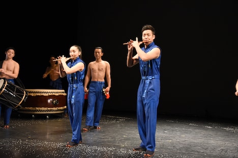 「鼓童×ロベール・ルパージュ〈NOVA〉」スペシャルパフォーマンスの様子。