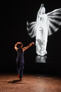 「鼓童×ロベール・ルパージュ〈NOVA〉」スペシャルパフォーマンスの様子。