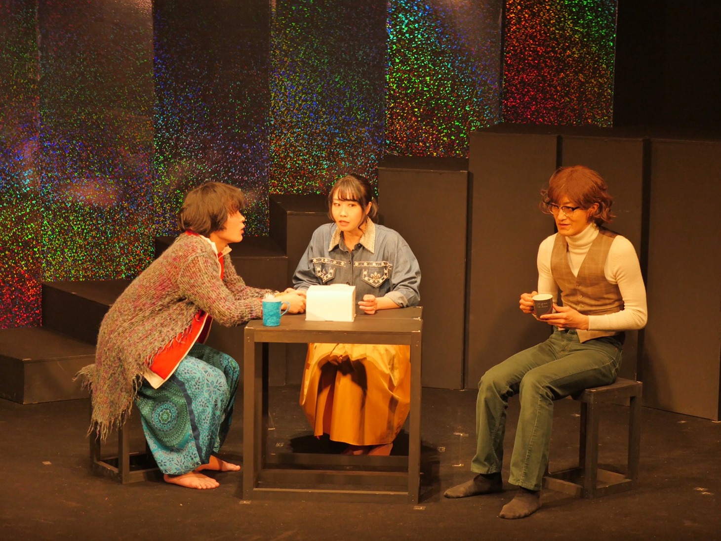 はぶ談戯 vol.21 20周年公演「にじゅう～昭和歌謡短編集 其の三～」より。（撮影：市原直人）