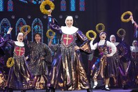 ミュージカル「天使にラブ・ソングを～シスター・アクト～」より。（写真提供：東宝演劇部）