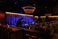 モーション・ブルー・ヨコハマ店内の様子。