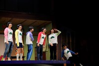 「おそ松さん on STAGE ～SIX MEN'S SHOW TIME 2～」より。(c)赤塚不二夫／「おそ松さん」on STAGE製作委員会2018