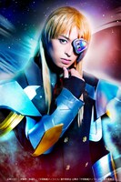 高本学扮するイスズ・イチノセ。