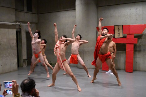 プロジェクト大山Presents「プロジェクト男山」本公演の成功を祈願するため11月15日に行われた「前前夜祭」より。