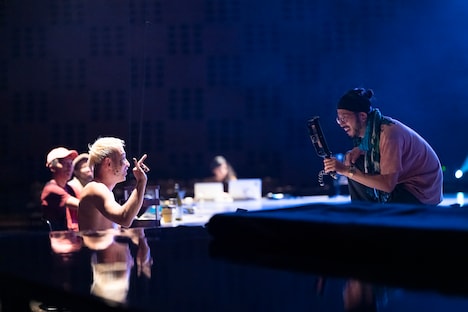 きゅうかくうしお新作公演「素晴らしい偶然をちらして」より。（撮影：菅原康太）