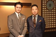 左から中村隼人、市川猿之助。