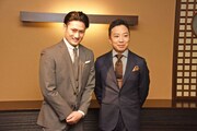 左から中村隼人、市川猿之助。