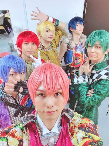 舞台「おそ松さん on STAGE ~SIX MEN'S SHOW TIME 3~」の出演者。