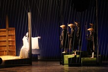 大駱駝艦・天賦典式「のたれ●」より。（撮影：川島浩之）