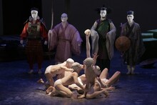 大駱駝艦・天賦典式「のたれ●」より。（撮影：川島浩之）