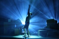 劇団鹿殺し「傷だらけのカバディ」より。（撮影：和田咲子）