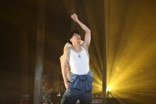 劇団鹿殺し「傷だらけのカバディ」より。（撮影：和田咲子）