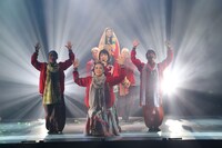 劇団鹿殺し「傷だらけのカバディ」より。（撮影：和田咲子）