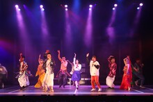 劇団鹿殺し「傷だらけのカバディ」より。（撮影：和田咲子）