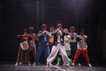 劇団鹿殺し「傷だらけのカバディ」より。（撮影：和田咲子）