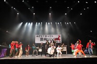 劇団鹿殺し「傷だらけのカバディ」より。（撮影：和田咲子）