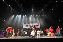 劇団鹿殺し「傷だらけのカバディ」より。（撮影：和田咲子）