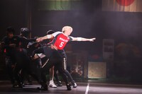 劇団鹿殺し「傷だらけのカバディ」より。（撮影：和田咲子）