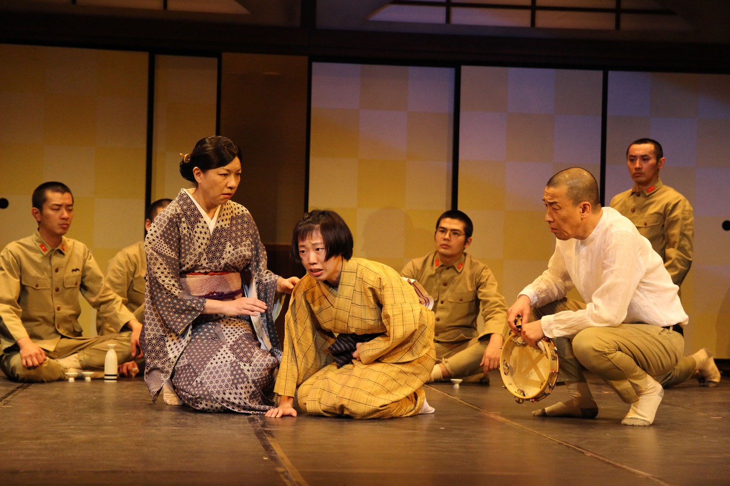 劇団扉座 第65回公演「最後の伝令 菊谷栄物語 -1937津軽～浅草-」より。
