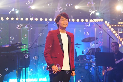 WOWOWライブ「オリジナルミュージカルコメディ 福田雄一×井上芳雄『グリーン&ブラックス』」#32より、井上芳雄。