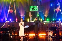 WOWOWライブ「オリジナルミュージカルコメディ 福田雄一×井上芳雄『グリーン＆ブラックス』」#32より、左から木下晴香、城田優。