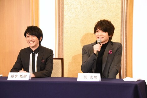 左から鈴木拡樹、三浦宏規。