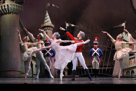 Tetsuya Kumakawa K-BALLET COMPANY Winter Tour 2019「くるみ割り人形」より。(Photo by Ayumu Gombi)