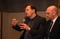 サイモン・スティーヴンス（左）