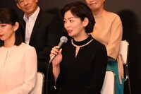 田畑智子（中央）
