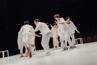 舞台「BIRTHDAY」より。