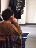 岡崎藝術座「+51 アビアシオン, サンボルハ」稽古の様子。神里雄大。