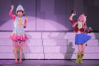 舞台「おそ松さん on STAGE ～SIX MEN'S SHOW TIME 3～」より。