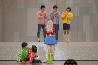 舞台「おそ松さん on STAGE ～SIX MEN'S SHOW TIME 3～」より。