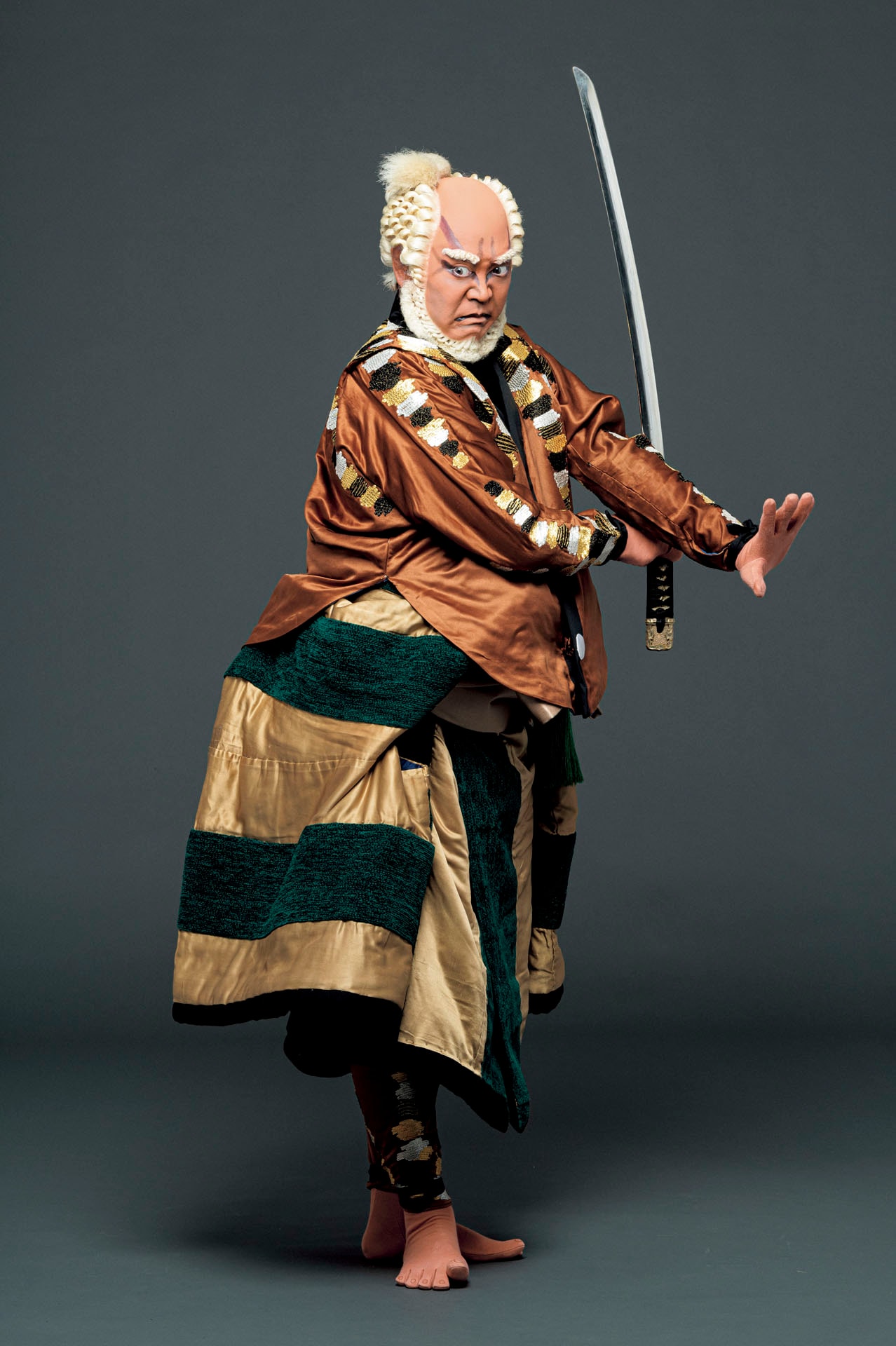 「十二月大歌舞伎」頓兵衛勤める尾上松緑の扮装姿公開、喉に矢が刺さった姿も