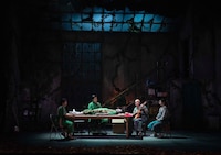 inseparable「変半身（かわりみ）」より（撮影：引地信彦）