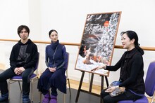 左から柄本弾、川島麻実子、斎藤友佳理。（Photo by Shoko Matsuhashi）