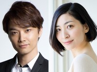 左から井上芳雄、坂本真綾。