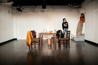 タカハ劇団 第16回公演「女友達」より。（撮影：塚田史香）