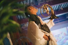 バストリオ #10「ストレンジャーたち／野性の日々」より。（Photo by comuramai）