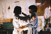 バストリオ #10「ストレンジャーたち／野性の日々」より。（Photo by comuramai）